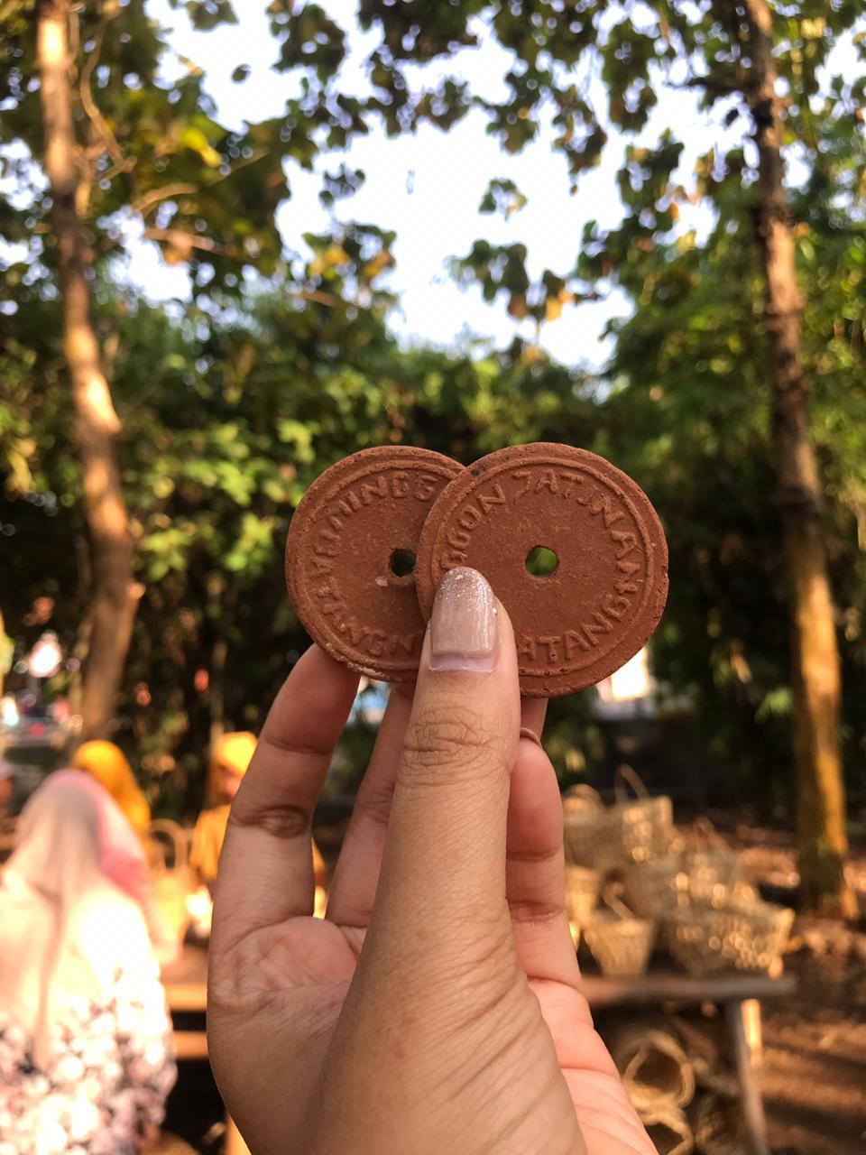 Belanja Dengan Mata Uang Unik Di Pasar Minggon Jatinan